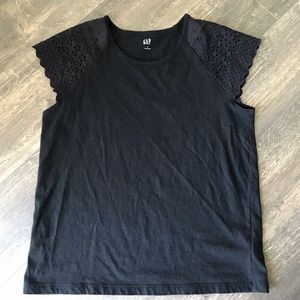 3/$10 Gap Top Eyelet Crewneck TShirt Black medium